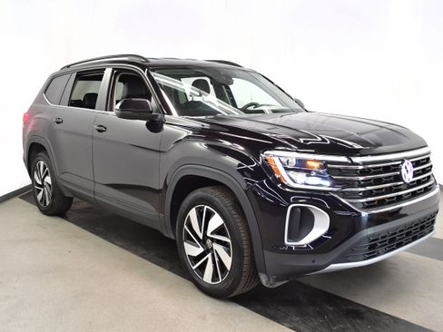 Used 2025 Volkswagen Atlas SE FWD image 2