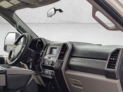 Used 2019 Ford F250 XLT w/ FX4 Off-Road Package image 19