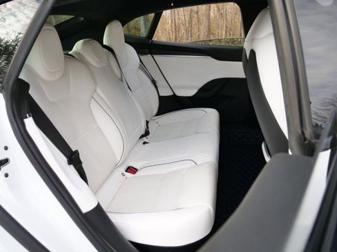 Used 2021 Tesla Model S Plaid image 33