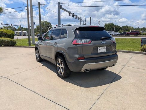 Used 2021 Jeep Cherokee Limited w/ Elite Package FWD image 5