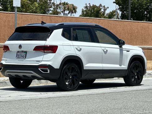 Used 2024 Volkswagen Taos SE AWD/4WD image 4