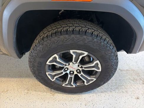 Used 2025 GMC Canyon AT4 w/ AT4 Premium Package image 11