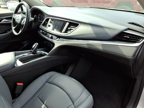 Used 2020 Buick Enclave Essence w/ Sport Touring Edition image 4