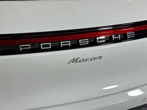 Certified 2026 Porsche Macan AWD/4WD image 26