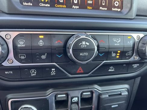 Used 2023 Jeep Gladiator Mojave w/ Cold Weather Group image 22