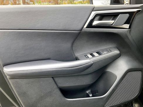 Used 2024 Mitsubishi Outlander SE image 25