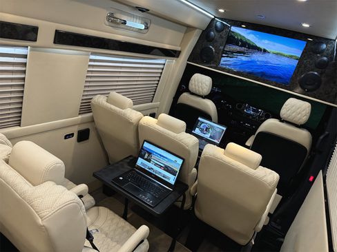 Used 2024 Mercedes-Benz Sprinter 3500 image 5