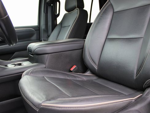 Used 2021 GMC Yukon SLT w/ SLT Premium Package image 11