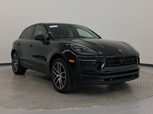 Used 2024 Porsche Macan image 9