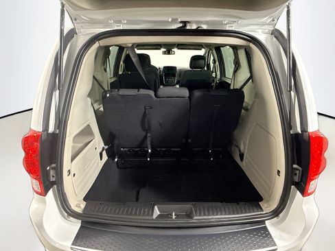 Used 2019 Dodge Grand Caravan SE image 31