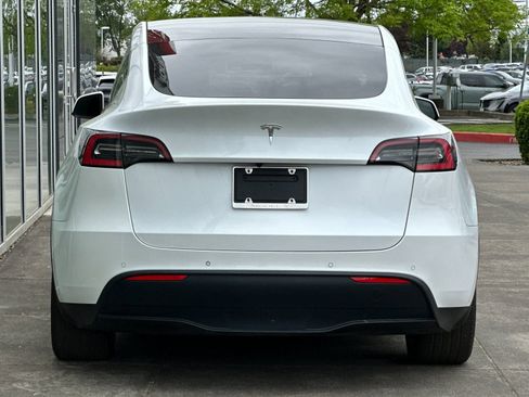 Used 2021 Tesla Model Y 2WD image 4