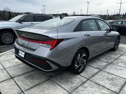 Certified 2025 Hyundai Elantra SEL image 31