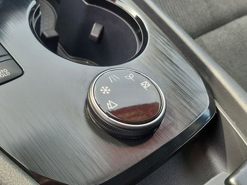 Used 2025 Nissan Rogue SV image 35