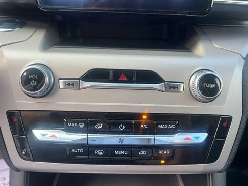 Used 2023 Ford Explorer XLT w/ Equipment Group 202A AWD/4WD image 29