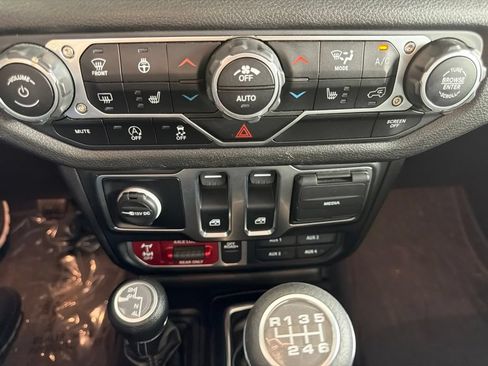 Used 2025 Jeep Wrangler Sport AWD/4WD image 14