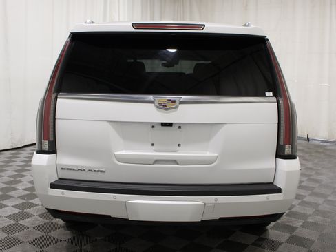 Used 2017 Cadillac Escalade ESV Luxury AWD/4WD image 32