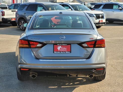 Used 2023 Nissan Altima 2.5 SR w/ SR Premium Package image 6
