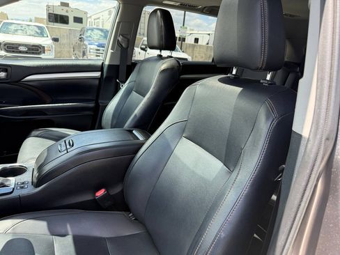 Used 2019 Toyota Highlander XLE AWD/4WD image 20