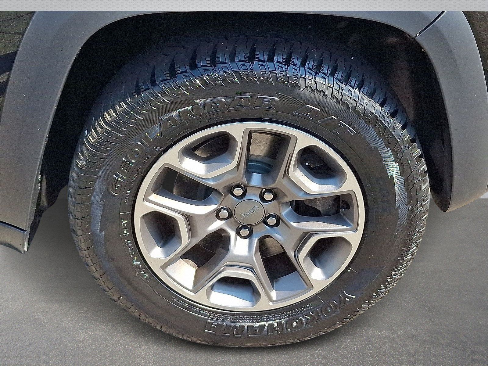 Used 2021 Jeep Cherokee Trailhawk w/ Trailer Tow Group AWD/4WD image 8