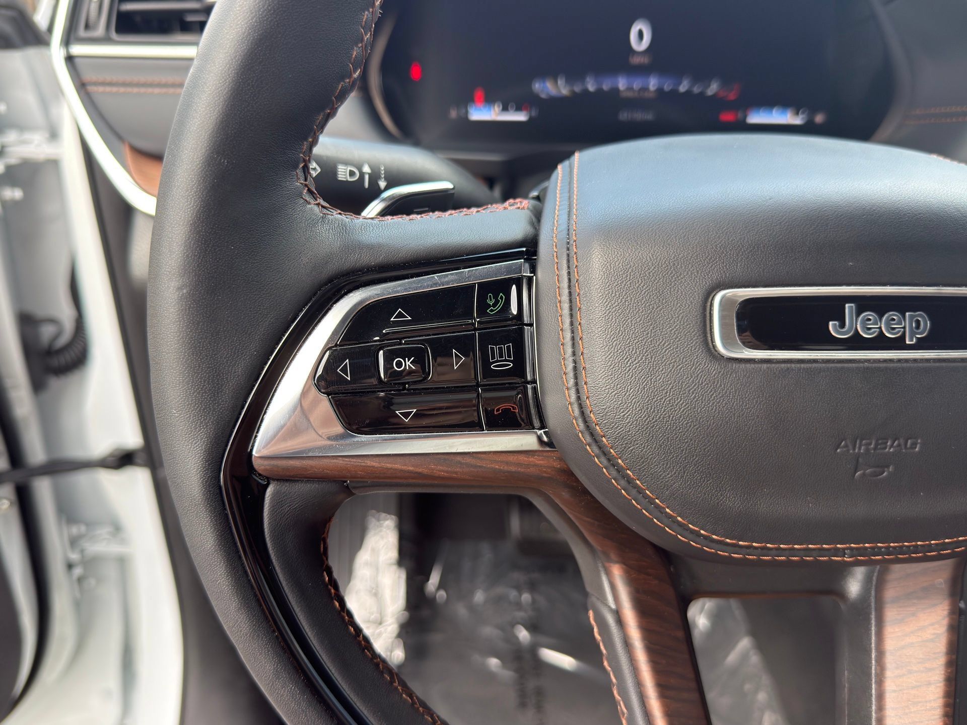 Used 2023 Jeep Grand Cherokee Summit RWD image 18