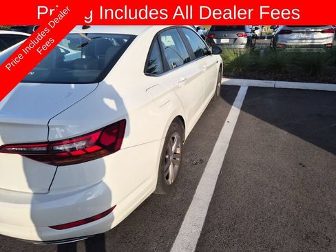 Used 2019 Volkswagen Jetta R-Line FWD image 3