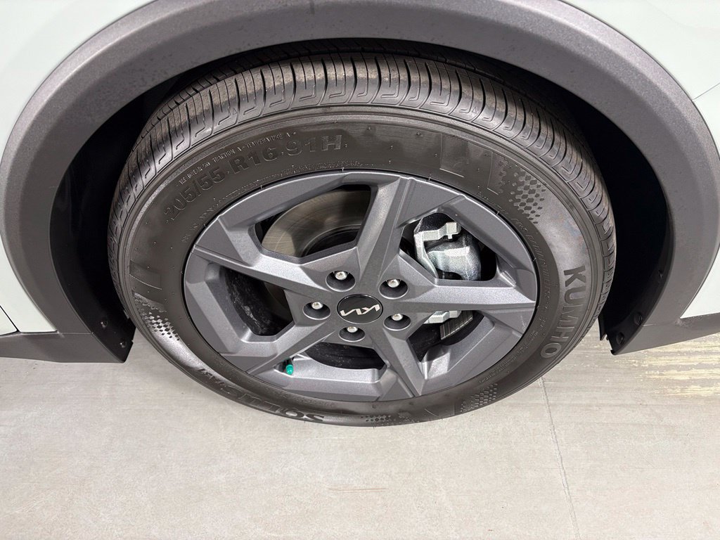 New 2026 Kia K4 FWD image 19