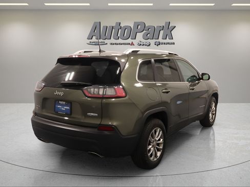 Used 2019 Jeep Cherokee Latitude Plus w/ Cold Weather Group AWD/4WD image 6