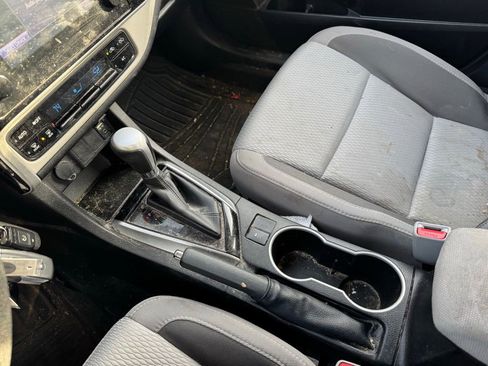 Used 2017 Toyota Corolla LE FWD image 9
