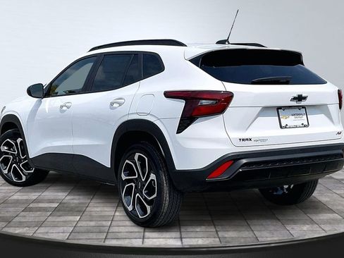New 2026 Chevrolet Trax RS w/ Sunroof Package FWD image 3