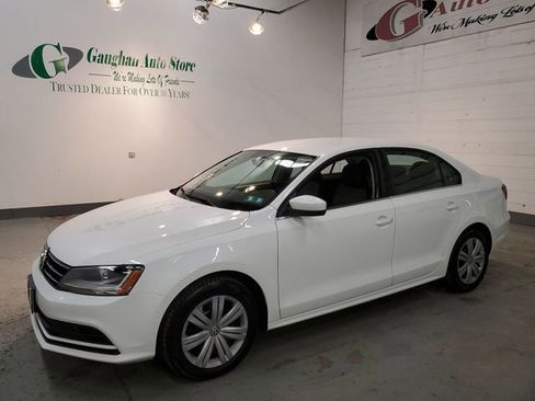Used 2017 Volkswagen Jetta S image 3