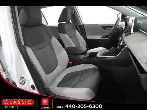 Used 2025 Toyota RAV4 XLE w/ Convenience Package AWD/4WD image 17
