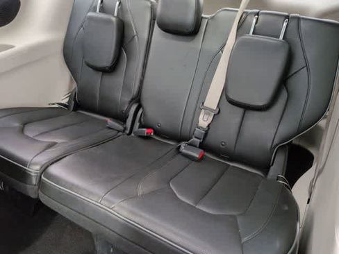 Used 2020 Chrysler Pacifica Limited w/ Advanced Safetytec Group FWD image 38