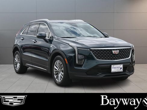 Used 2024 Cadillac XT4 Premium Luxury w/ Cold Weather Package FWD image 3
