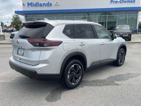 Used 2025 Nissan Rogue SV FWD image 6