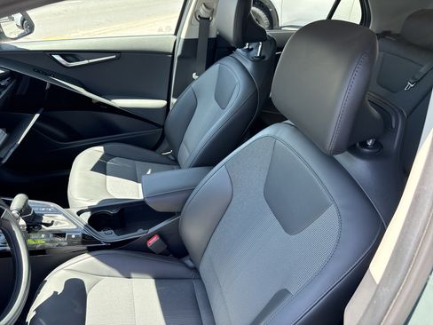 Certified 2023 Kia Niro EX FWD image 12