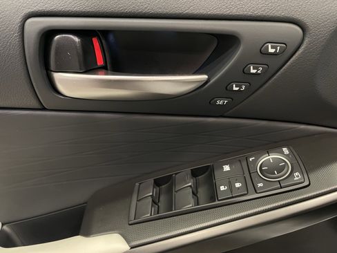 Used 2025 Lexus IS 350 F Sport image 12