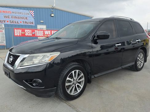 Used 2013 Nissan Pathfinder SV FWD image 2