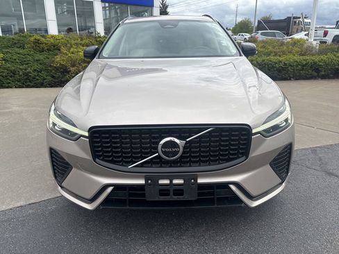Used 2023 Volvo XC60 B5 Plus w/ Climate Package AWD/4WD image 3