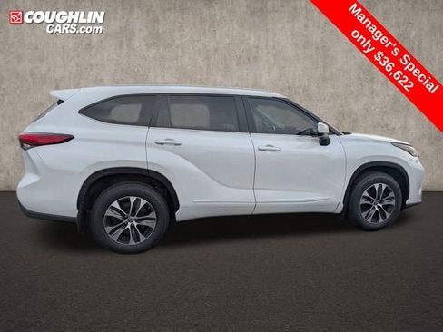 Used 2023 Toyota Highlander XLE image 9