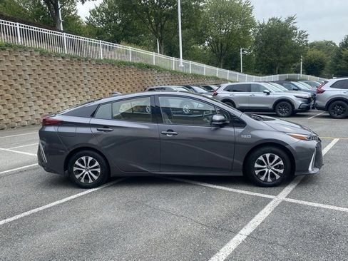 Used 2020 Toyota Prius Prime XLE image 9