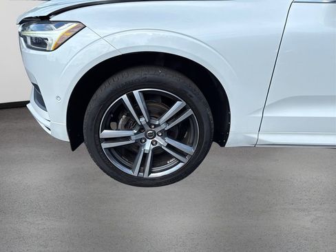 Used 2018 Volvo XC60 T5 Momentum w/ Vision Package image 12