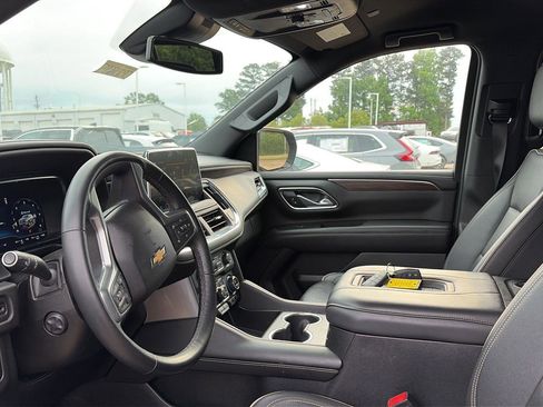 Used 2024 Chevrolet Suburban Premier AWD/4WD image 5