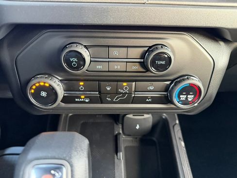 New 2025 Ford Bronco 4-Door AWD/4WD image 19