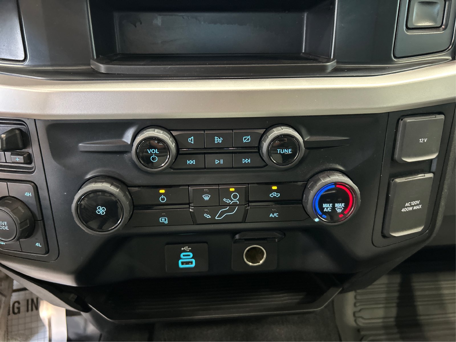 Used 2023 Ford F250 XLT w/ FX4 Off-Road Package AWD/4WD image 26