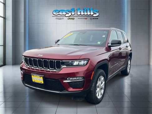 Certified 2023 Jeep Grand Cherokee Limited image 3