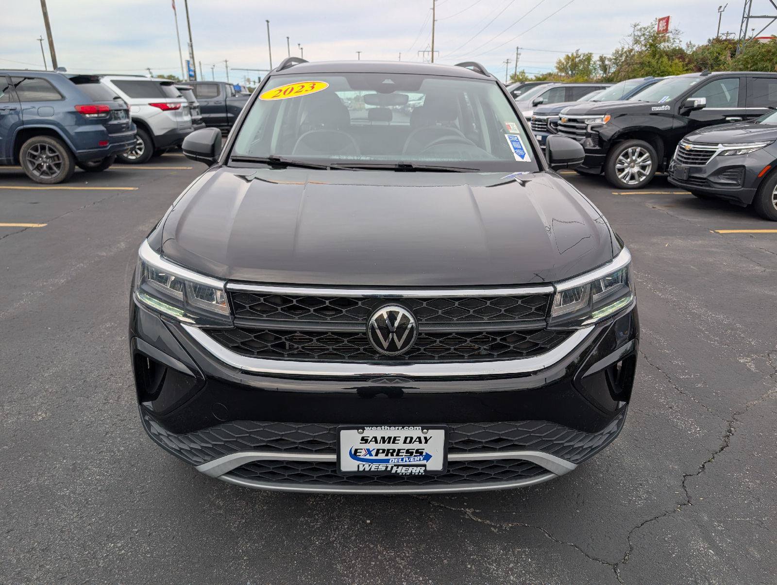 Used 2023 Volkswagen Taos S w/ Driver Assistance Package AWD/4WD image 2