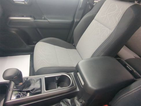 Used 2023 Toyota Tacoma TRD Off-Road image 28