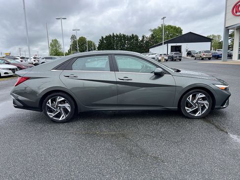 Used 2024 Hyundai Elantra Limited FWD image 7
