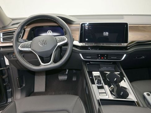 Used 2024 Volkswagen Atlas SE image 16