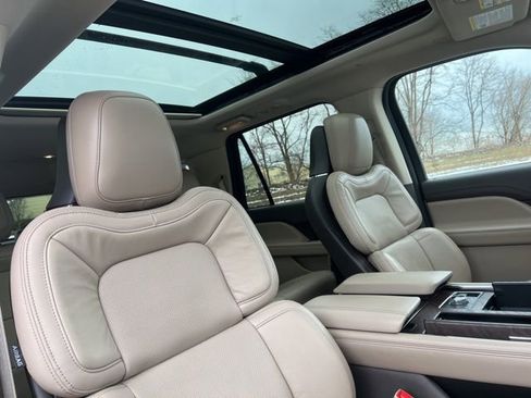 Used 2022 Lincoln Navigator Reserve image 37